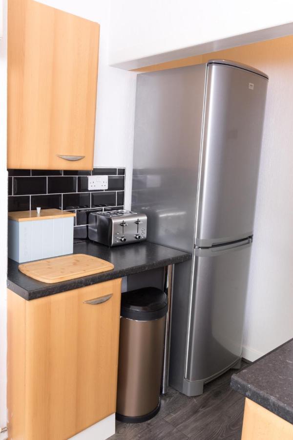 Entire House - 2 Bedroom - 3 Bed - Free Wifi - Tv Clayton-le-Moors Kültér fotó