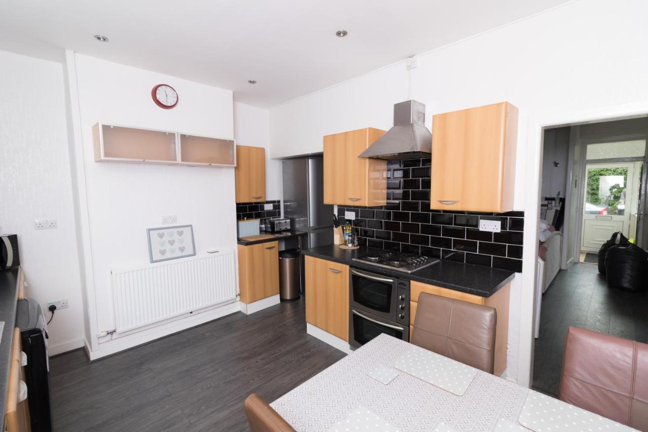 Entire House - 2 Bedroom - 3 Bed - Free Wifi - Tv Clayton-le-Moors Kültér fotó