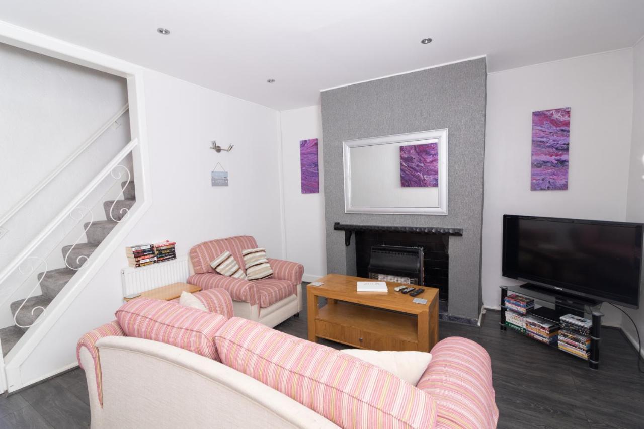 Entire House - 2 Bedroom - 3 Bed - Free Wifi - Tv Clayton-le-Moors Kültér fotó