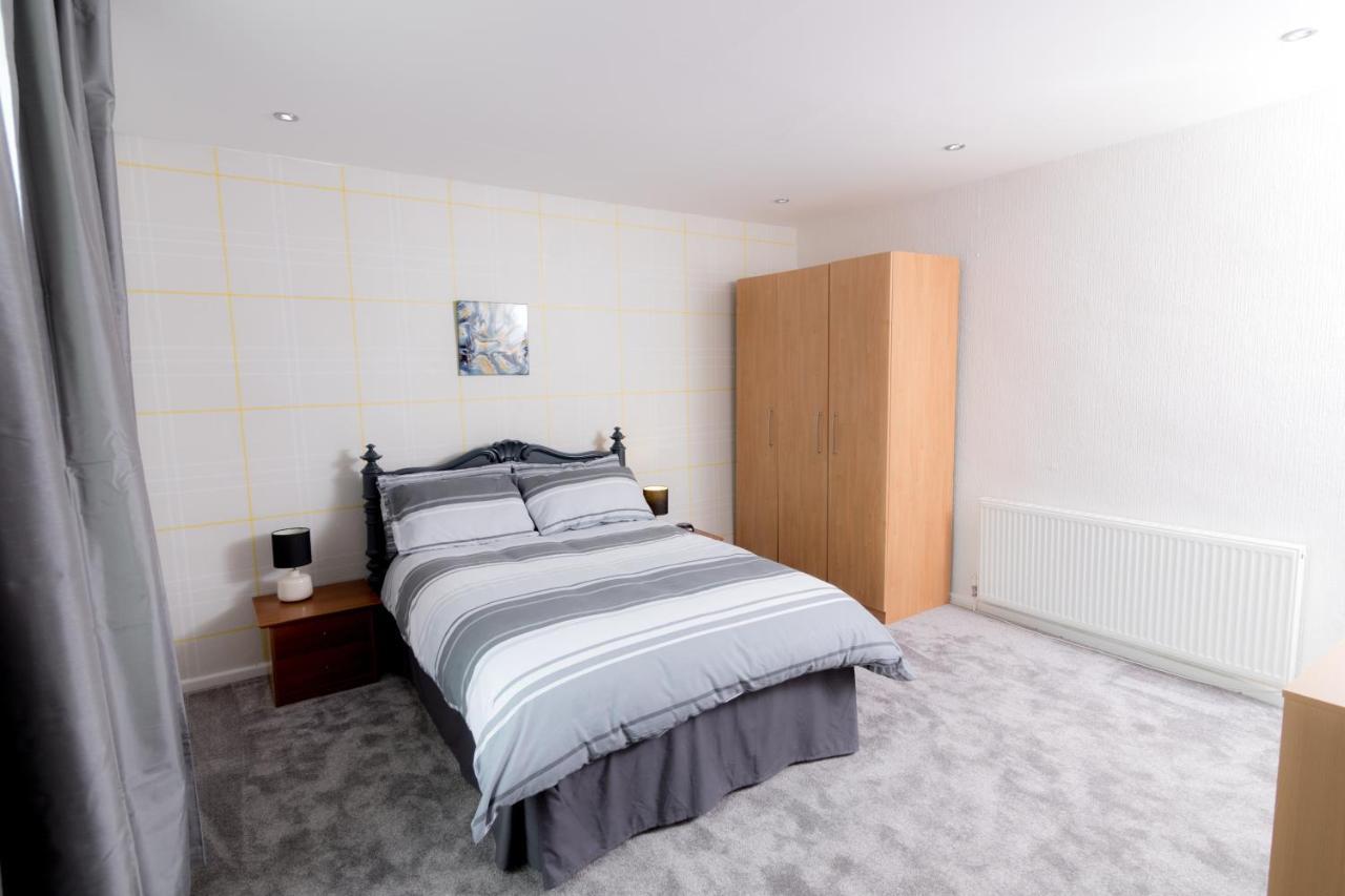 Entire House - 2 Bedroom - 3 Bed - Free Wifi - Tv Clayton-le-Moors Kültér fotó