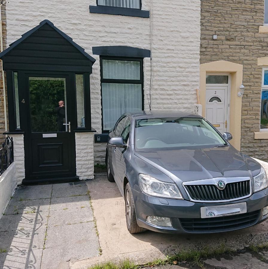 Entire House - 2 Bedroom - 3 Bed - Free Wifi - Tv Clayton-le-Moors Kültér fotó